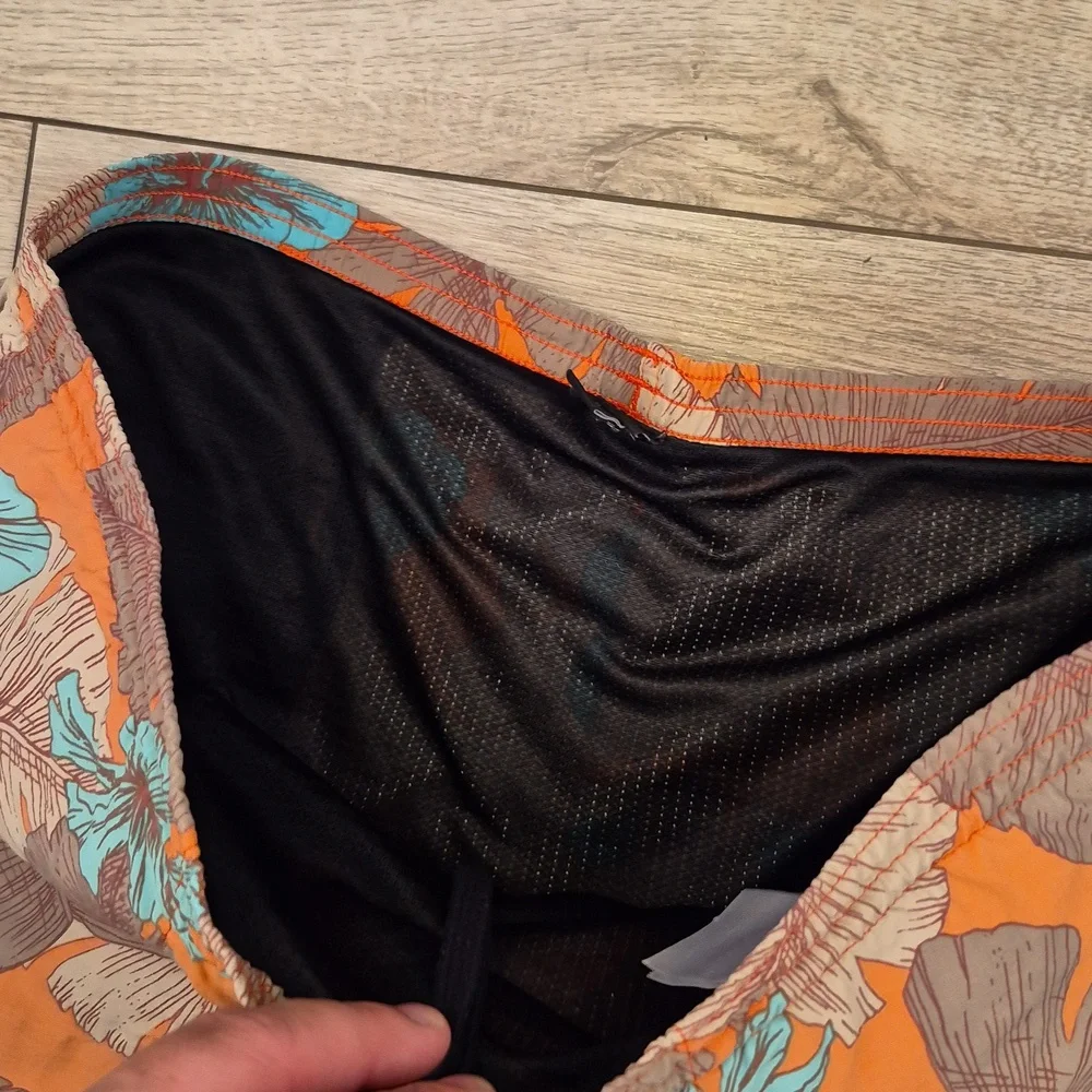 PATAGONIA Peach Pink Grey Floral Mens Large Swim Trunks Baggies Shorts RARE‎